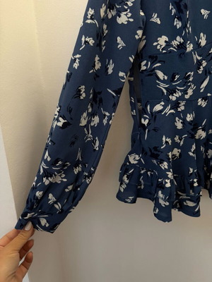 Boohoo women's blouse new, blue multicolor, size XS