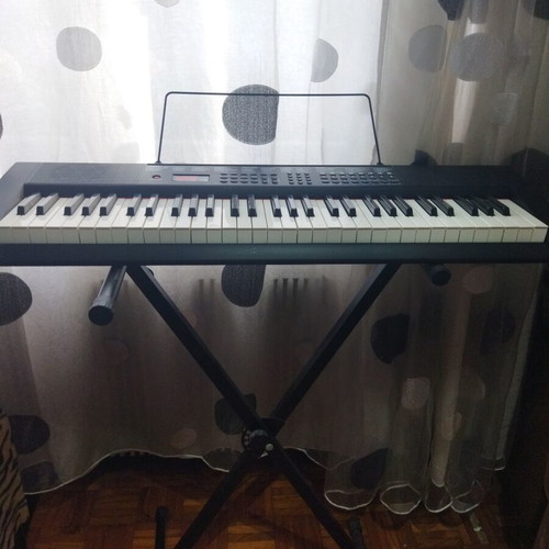 Harmonium like new with stand, battery operated, ideal for beginners