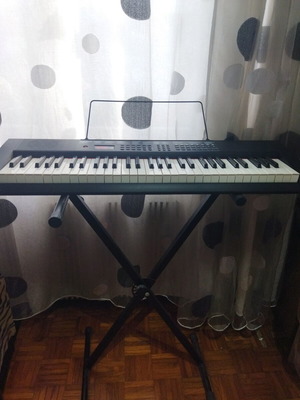 Harmonium like new with stand, battery operated, ideal for beginners