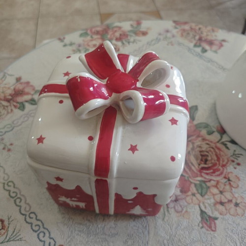 Christmas cookie jar like new