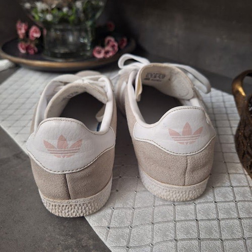 Adidas Originals Gazelle J Sneakers size 38 beige white like new
