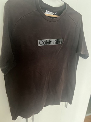 Calvin Klein T-shirt used, size M, dark brown