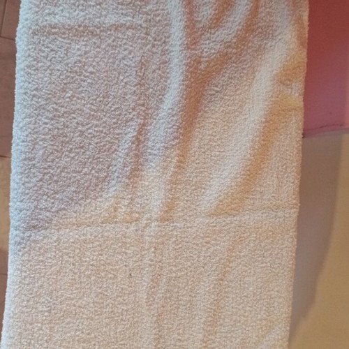 Towel set like new, 3 hand towels and 1 face towel, 100% cotton