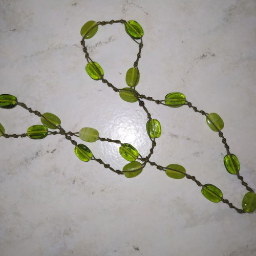 Long necklace green like new