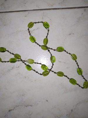 Long necklace green like new