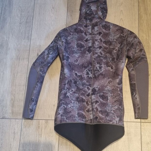 R.Calich 3mm Diving Suit size XS like new