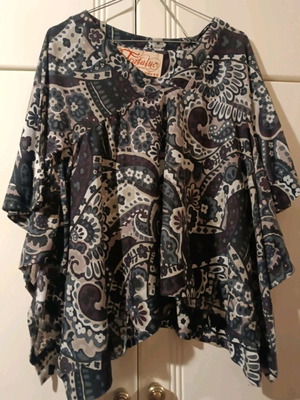 Zara Trafaluc Boho blouse with paisley, size Medium, like new