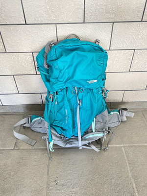 North Face Hiking Backpack Women M-L 65L Like New