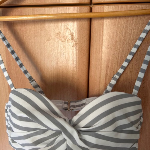 H&M bikini top like new, size 75A, white and grey