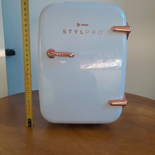 Stylpro cosmetic fridge used, needs repair