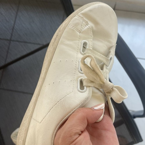 Unisex Athletic Shoes Size 41 White Like New