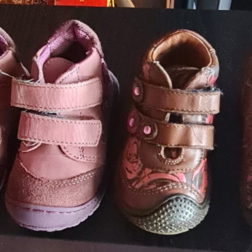 Leather baby shoes like new, pack of 2, size 21