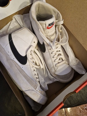Αθλητικά παπούτσια Nike σαν καινούργιο, μέγεθος 40, άσπρα