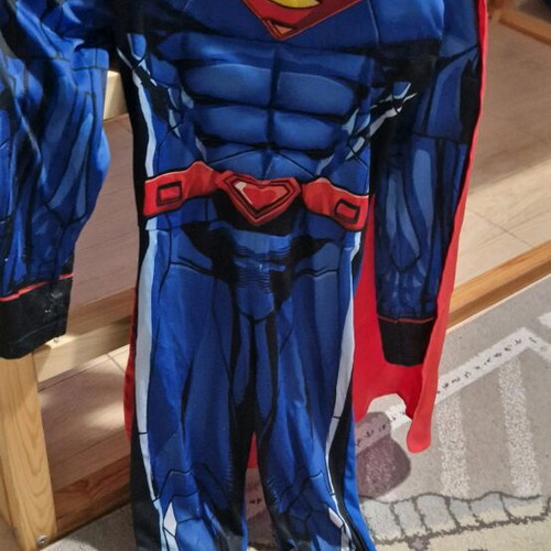 Superman costume like new with abdominal padding