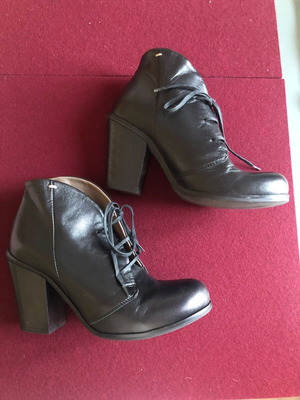 Lilimill black ankle boots used size 37 with thick 9cm heel