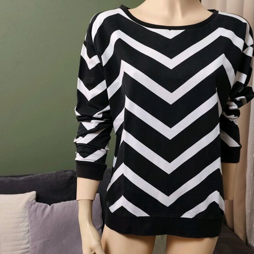 H&M blouse used with geometric pattern, size M