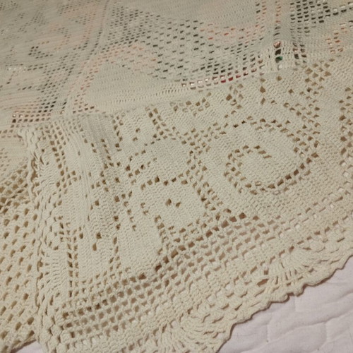 Knitted blanket like new, beige yellow, 1.40 m bed size