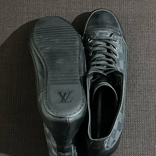 Louis Vuitton Damier Graphite Sneakers like new, size 43.5, black/gray