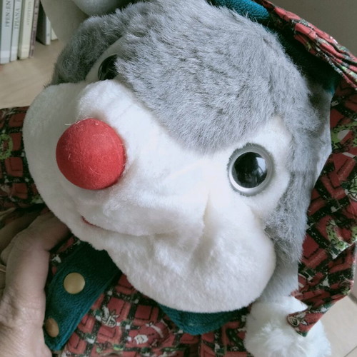 Large stuffed animal like new, ideal for play and decoration