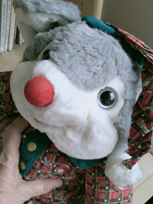 Large stuffed animal like new, ideal for play and decoration