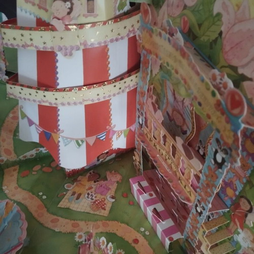Luna Park interactive 3D book by Maggie Bateson and Louise Comfort