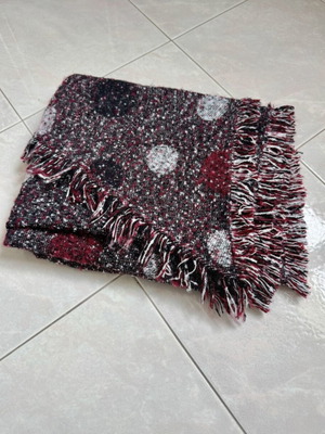 Pashmina like new, black and white, 100% viscose