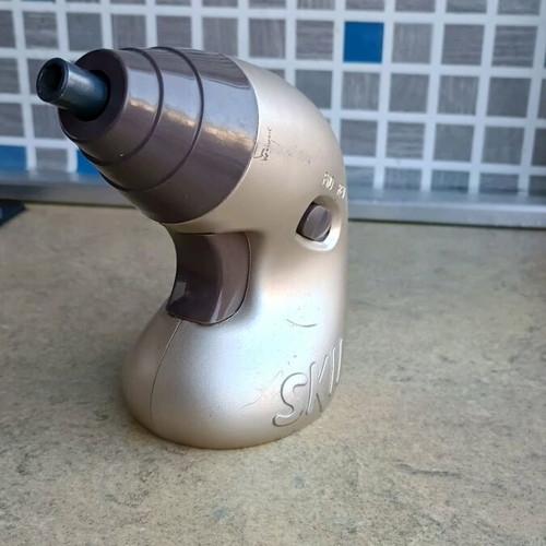 Skil cordless screwdriver used with original charger
