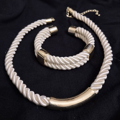 Necklace and bracelet set like new