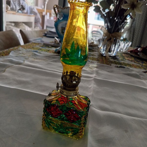 Vintage glass oil lamp with colorful embossed glass like new