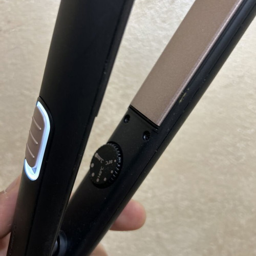Iden Welt hair straightener with ceramic plates