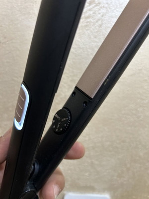 Iden Welt hair straightener with ceramic plates