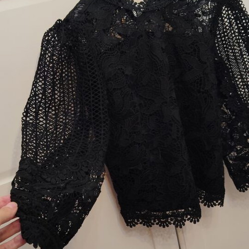Black lace top with 3/4 sleeves like new, size S