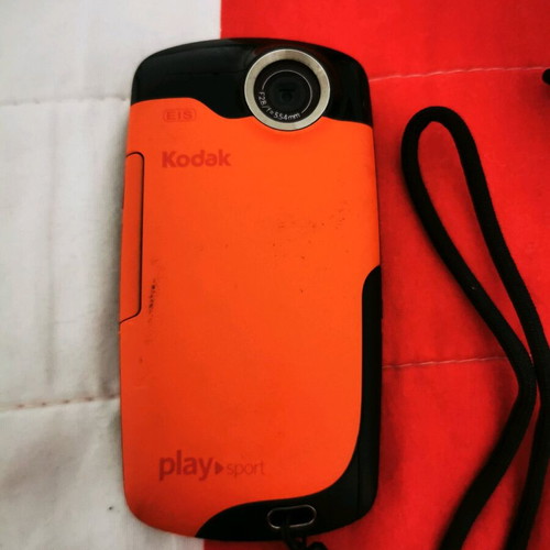 Kodak Playsport Full HD video camera like new with card and case