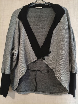 Oversize asymmetrical knitted cardigan cape Positivo fashion like new