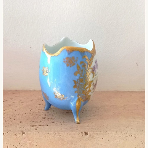 Vintage porcelain egg-shaped vase like new, French origin
