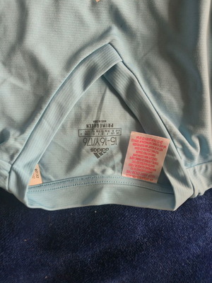 Риза Adidas като нова