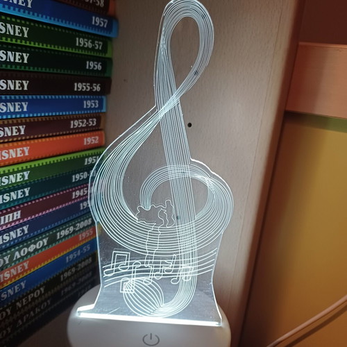 Table lamp like new with musical note design