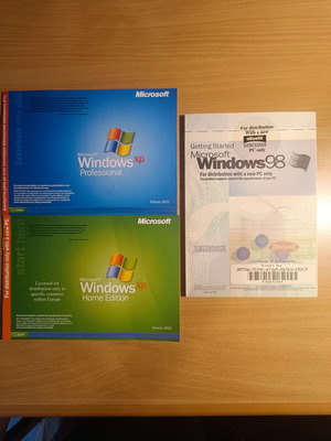 Vintage Microsoft Windows 98 and XP Home/Professional guides like new