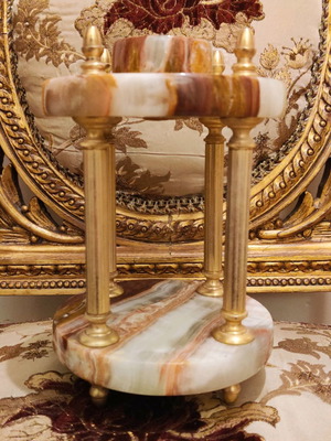 Διακοσμητική βάση από όνυχα με μεταλλικούς επίχρυσους κίονες μεταχειρισμένη, πολυτελείας