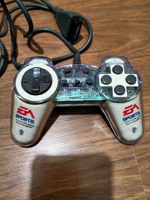 Retro EA Sports T5678 Controller like new, transparent