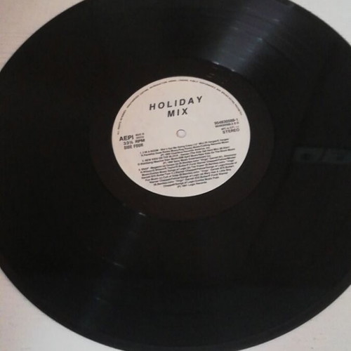 Holiday Mix vinyl records like new, 2 discs
