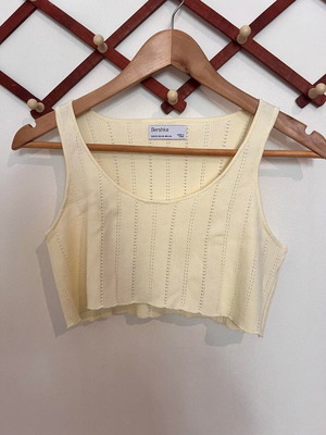 Bershka top XS yellow like new, soft