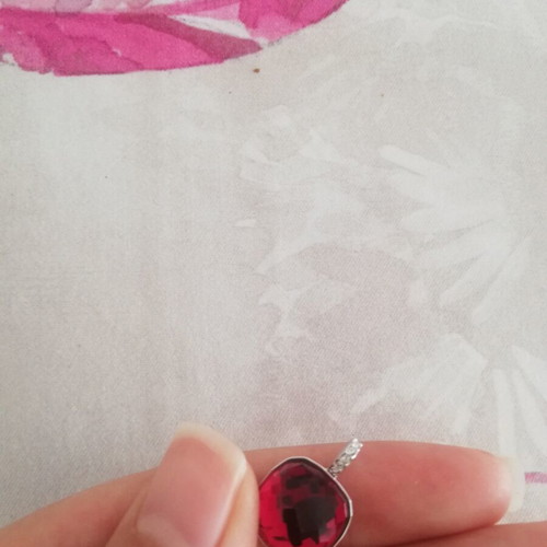 Swarovski red crystal pendant like new without chain