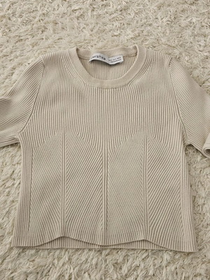 Women's beige long-sleeve crop blouse like new, size S