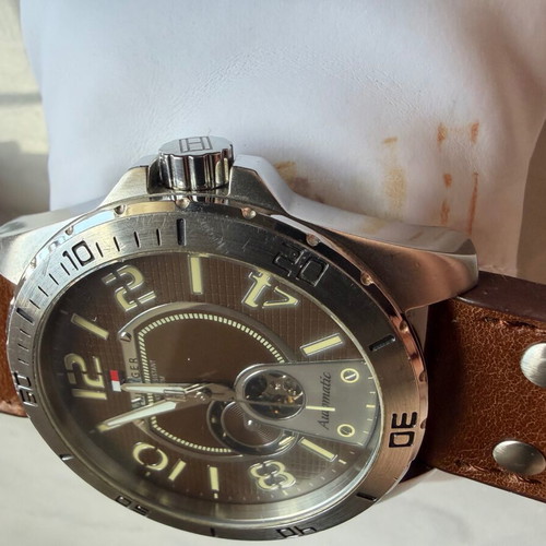 Tommy Hilfiger Automatic TH.79.1.14.0796 men's watch used with box and booklet