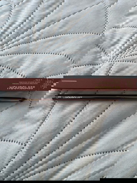 Hourglass eyeshadow brush #13 precision smudge