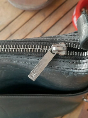 Louis Vuitton shoulder bag gray metallic like new