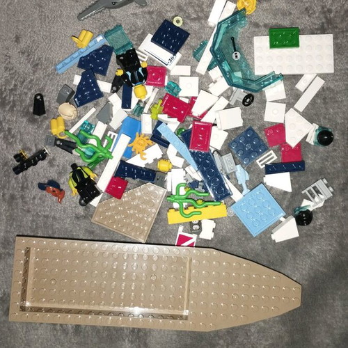 Lego Diving Yacht like new, authentic in excellent condition