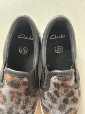 Clarks kids shoes like new, size 27