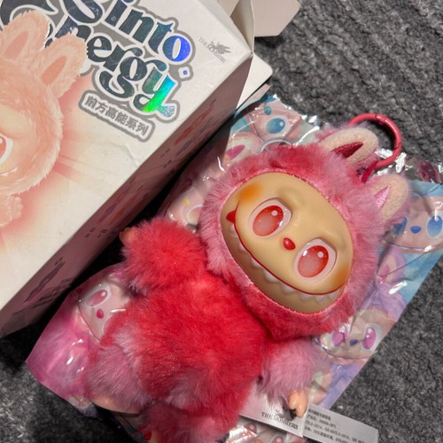 Labubu *LOVE* by Pop Mart new, fuchsia with box